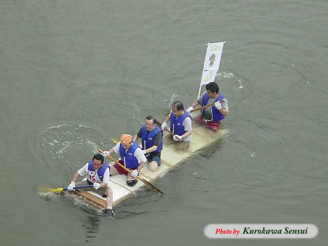 http://www.kurokawasensui.com/mt/images/c060717ikada.jpg